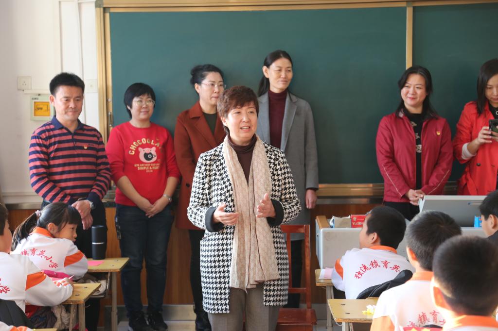 正处级组织员张梅君老师讲微党课